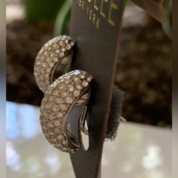 CAROLEE NEW YORK CLIP EARRINGS SILVER AND PAVÈ STONE EARRINGS NEW ON BOARD - Picture 9 of 10